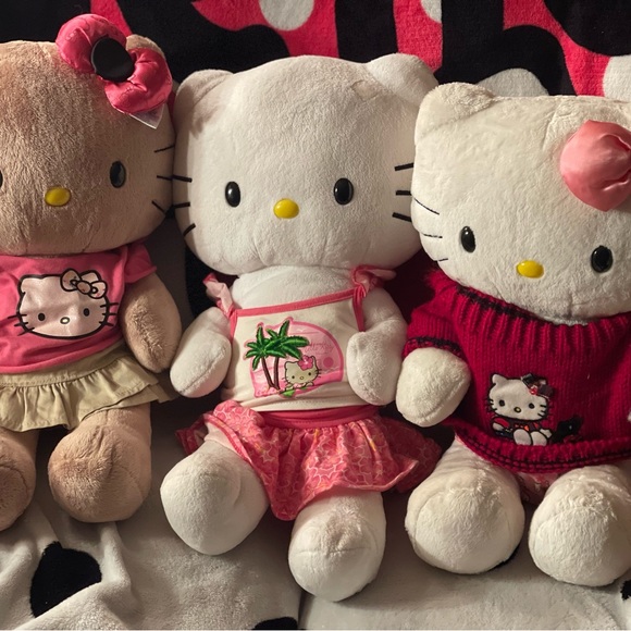 Hello Kitty Build a bear fully clothed and still new - Picture 7 of 13